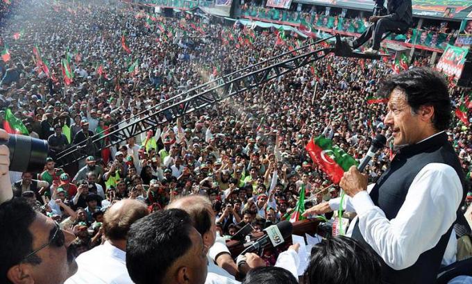  کشمیری لوکائی دے جذبے نُوں سلام،ظلم  دے نظام خلاف ساڈا جہاد اے‘ قانون دی حکمرانی لئی جنگ لڑ رہے آ ں:وزیر اعظم دابھمبر وچ جلسے نال خطاب ……٭رویل خبر٭